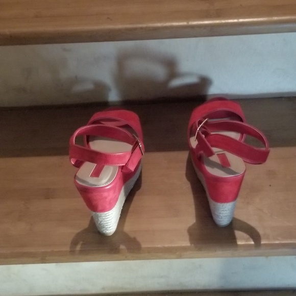 Shoes - Picture 3 of 4